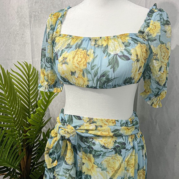 Floral Two Piece Set - Picture 2 of 3